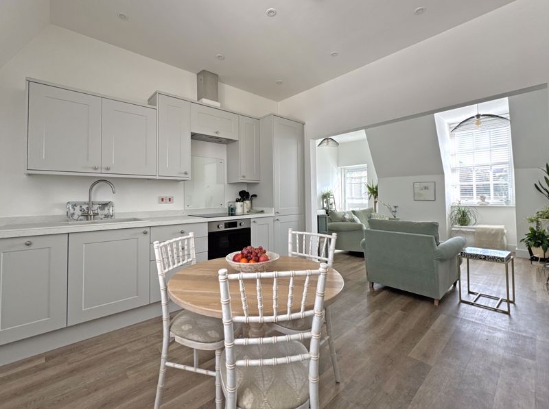 Property photo 1 of 19 Photo 8