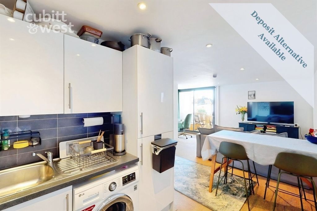 Property photo 3 of 11 Kitchen/Diner