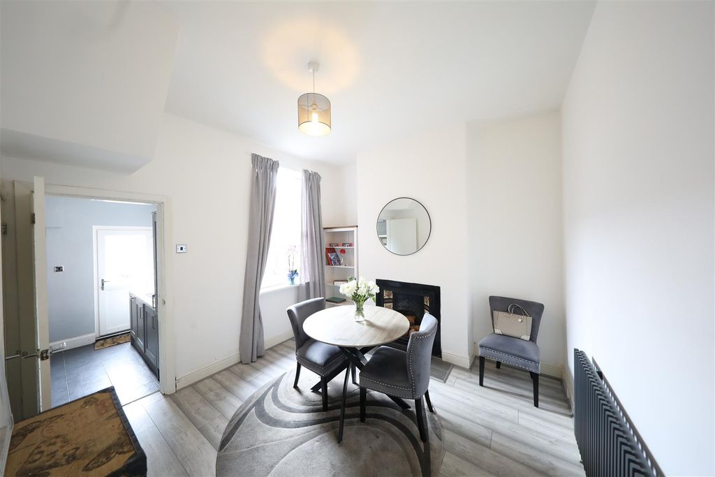 Property photo 3 of 14 Dining Room