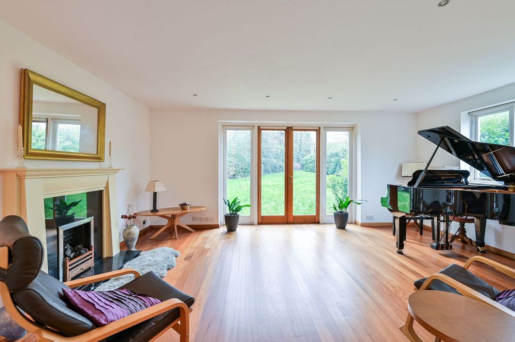 Property photo 3 of 18