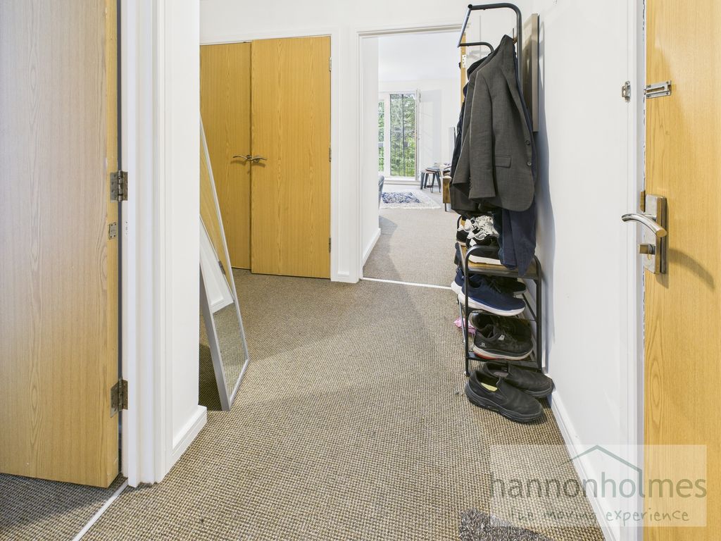 Property photo 2 of 14 Cam05283G0-Pr0077-Still009
