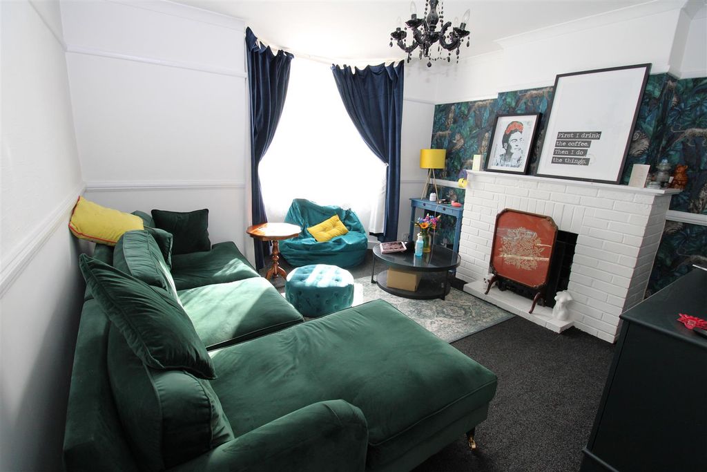 Property photo 2 of 18 Lounge.Jpg