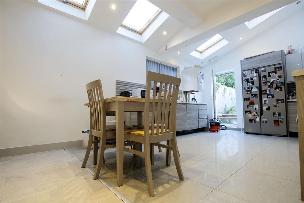 Property photo 3 of 13 Approach