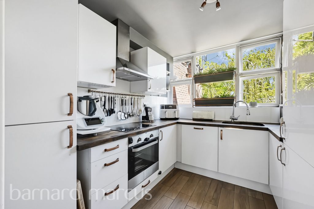 Property photo 2 of 8 Kitchen
