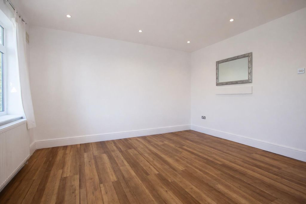 Property photo 2 of 16 Living Room