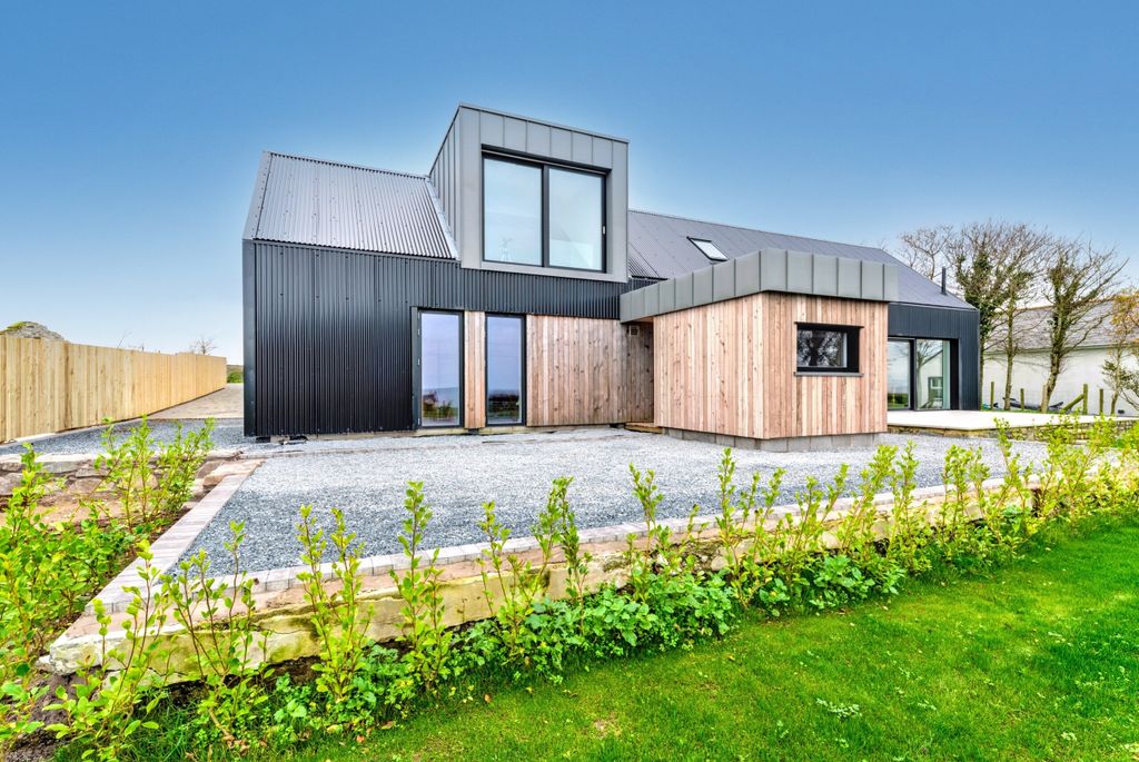 Property photo 3 of 68 0043