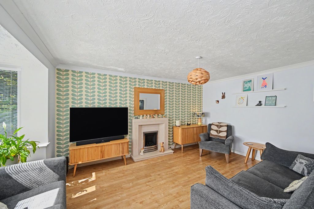 Property photo 3 of 28