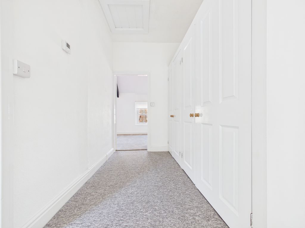 Property photo 3 of 7 Hallway