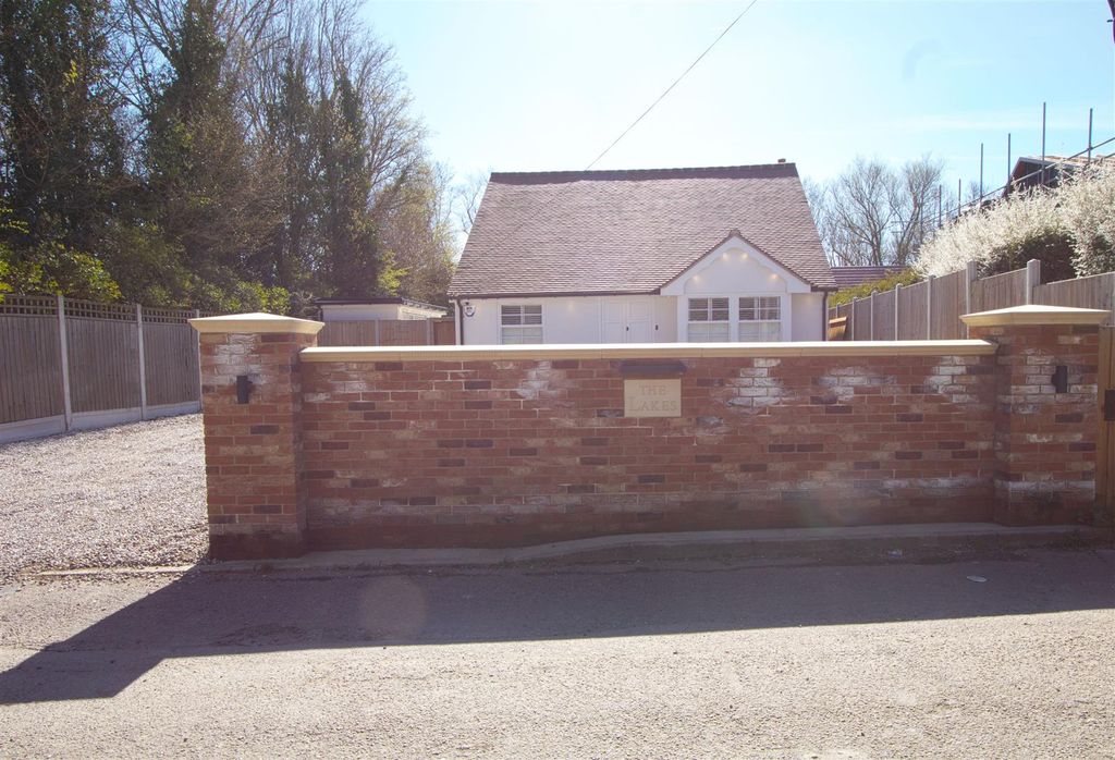 Property photo 3 of 18 Front1.Jpg