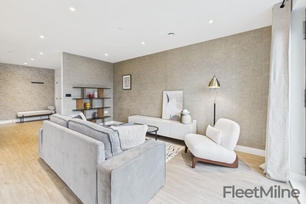 Property photo 3 of 27 Lounge/Dining Room