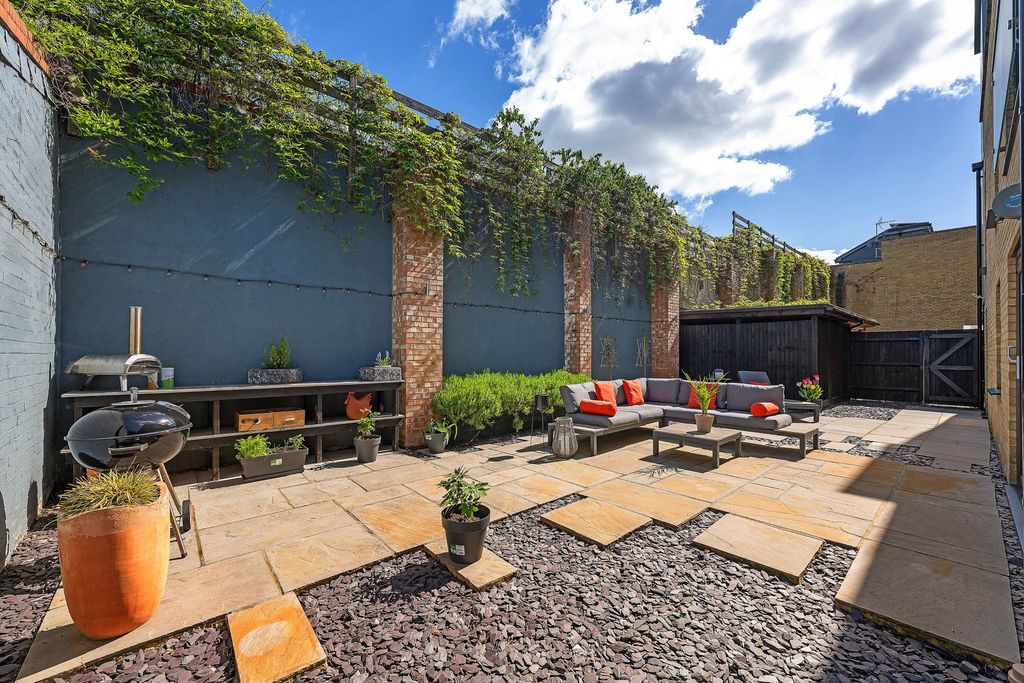 Property photo 1 of 22