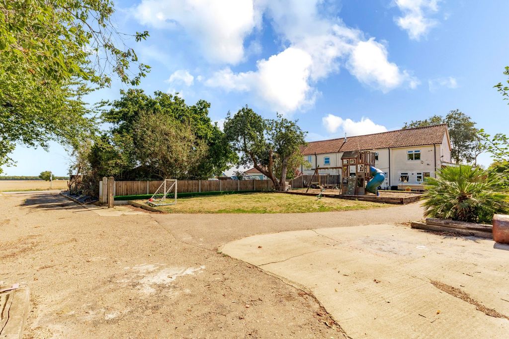 Property photo 1 of 28