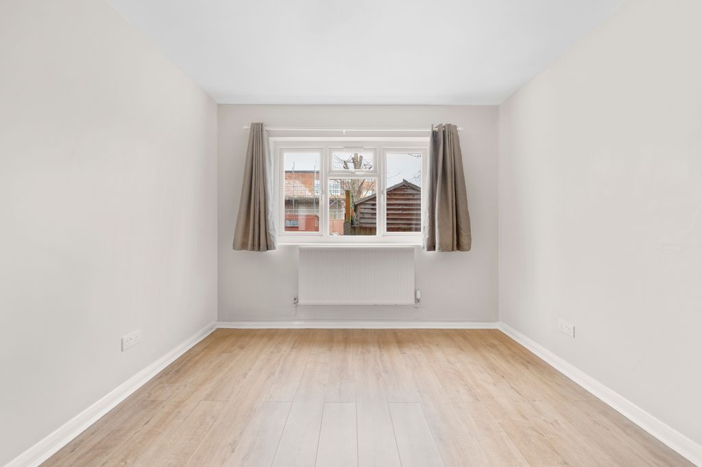 Property photo 1 of 3