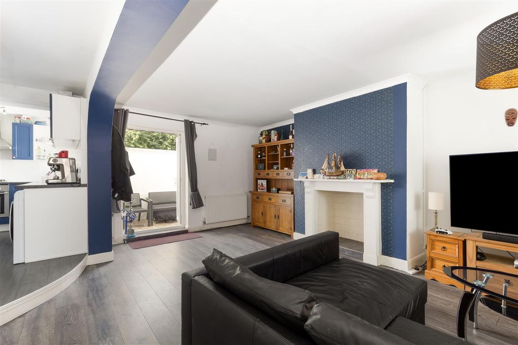 Property photo 2 of 10 111848_Newholme-Upper-Bath-Street-6.Jpg