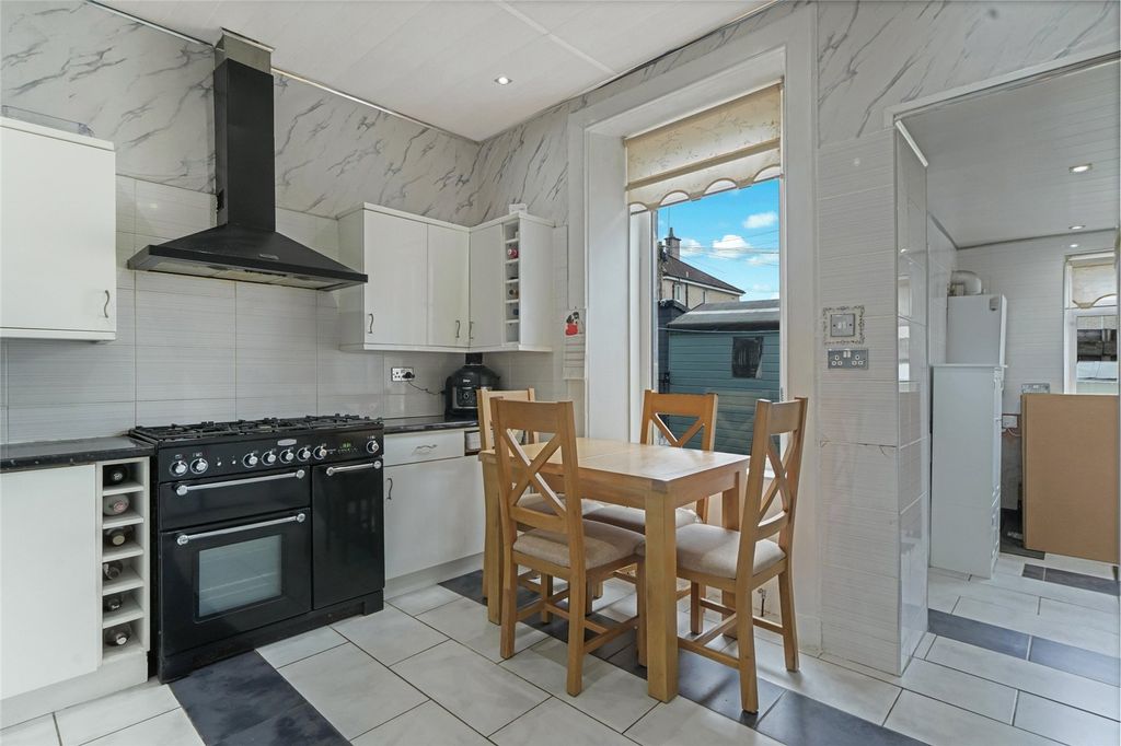 Property photo 3 of 21 Picture No. 06