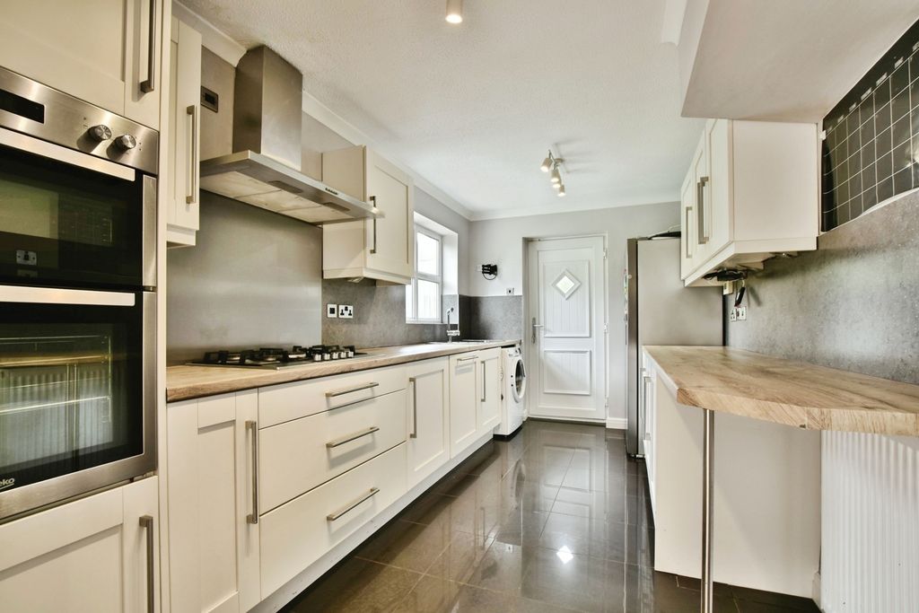 Property photo 3 of 21 Pbox-Img.Jpg