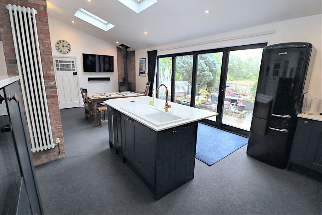 Property photo 3 of 36