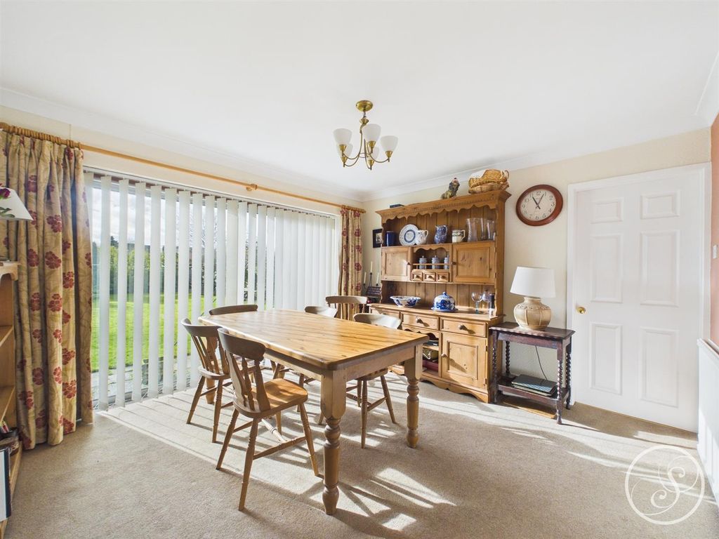 Property photo 3 of 19 Dining Room