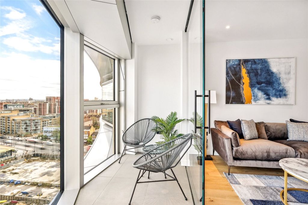 Property photo 1 of 13 Winter Garden