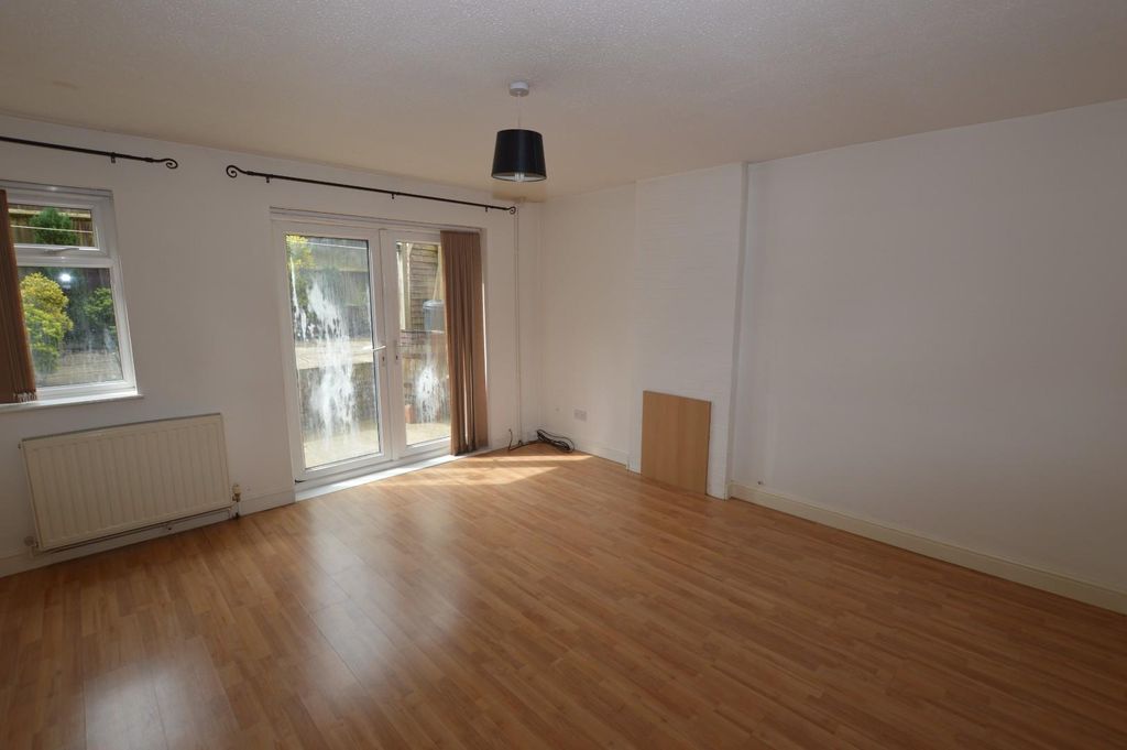 Property photo 2 of 8 Lounge