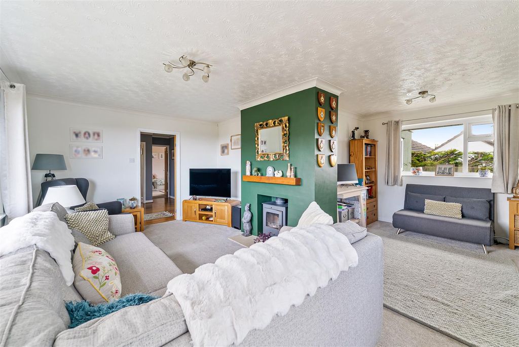 Property photo 3 of 26 Lounge To Study Area