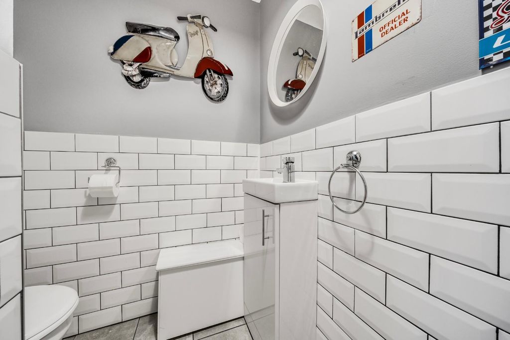 Property photo 3 of 15 11-1371588-17-68F667c26F268-11.Jpg