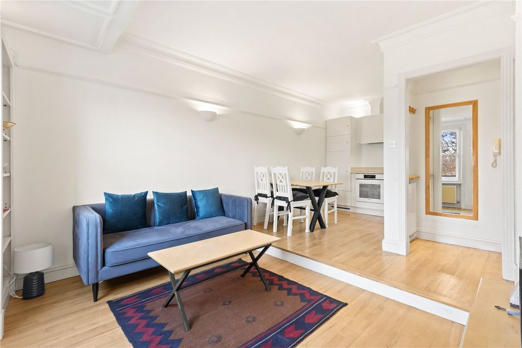 Property photo 3 of 11 Reception