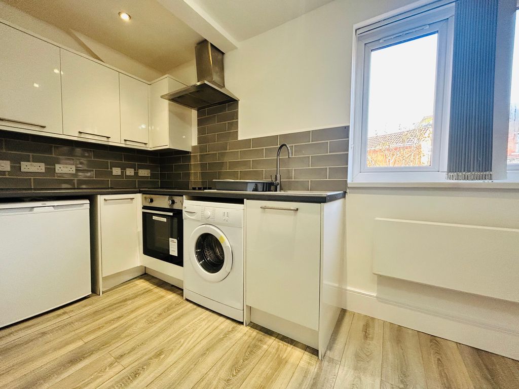 Property photo 2 of 7 Kitchen