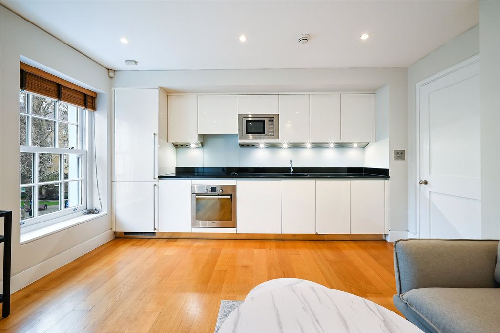 Property photo 2 of 11 Picture No. 33