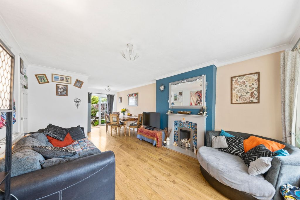 Property photo 2 of 20