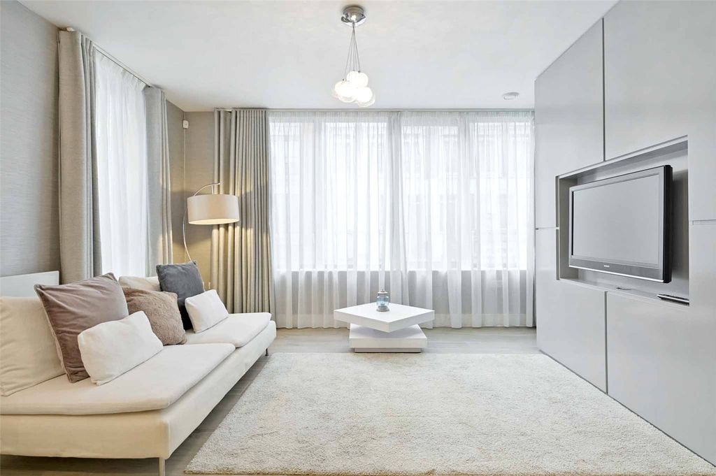 Property photo 3 of 13 Kitchen/Sitting Room