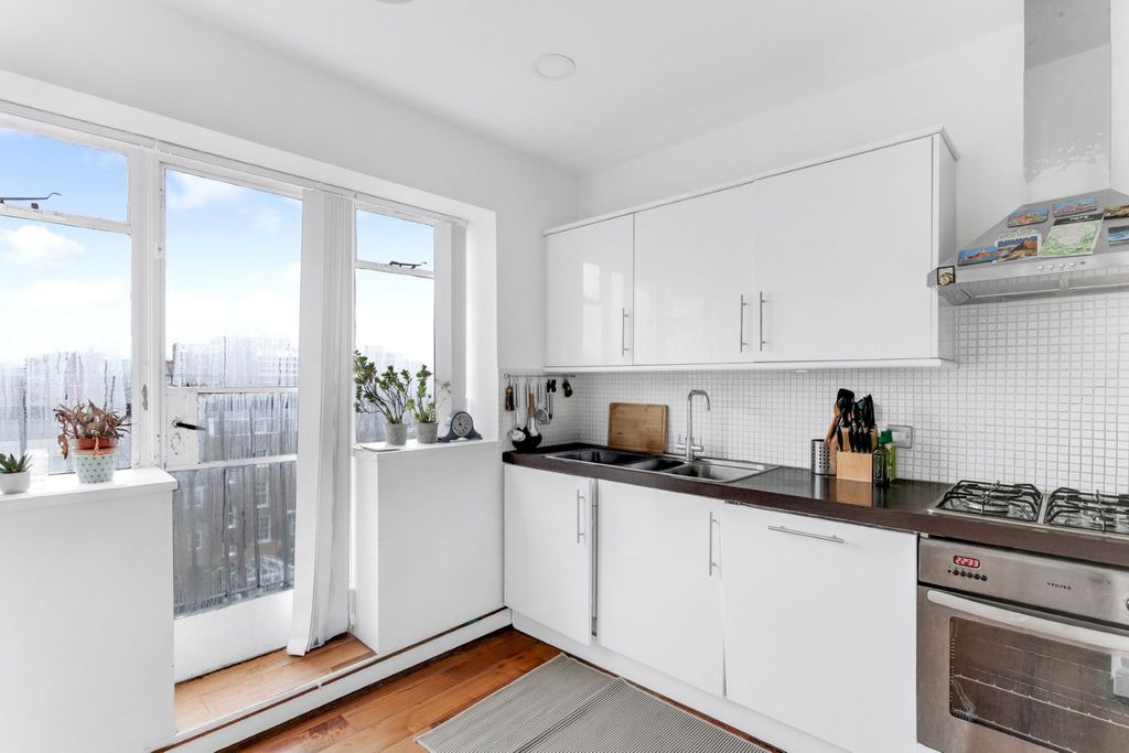 Property photo 3 of 8 Picture No. 14