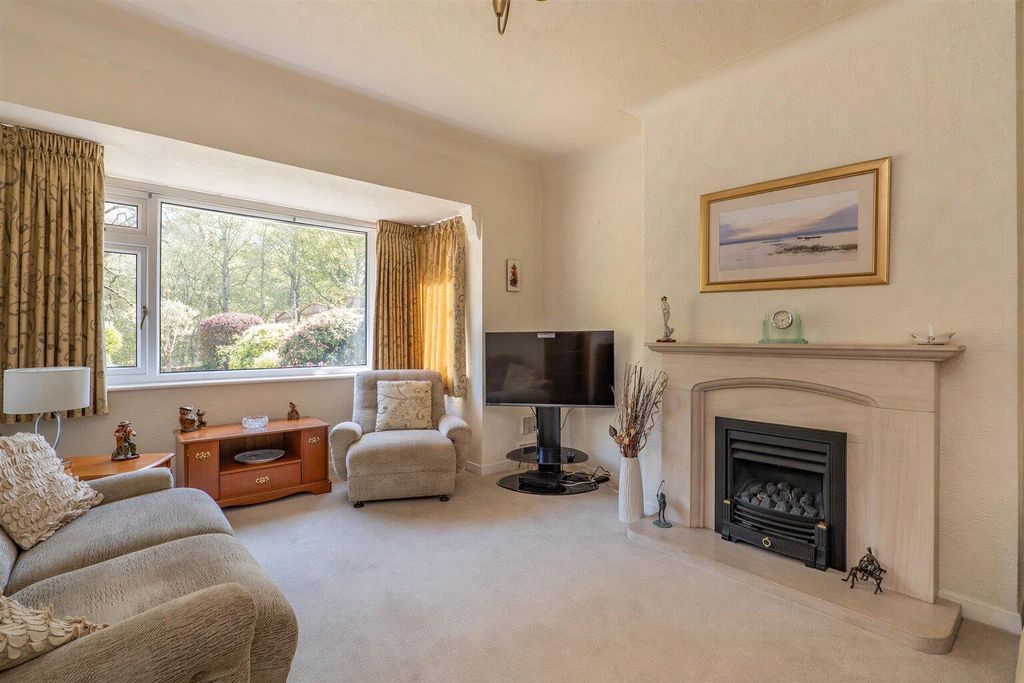 Property photo 2 of 27 Lounge