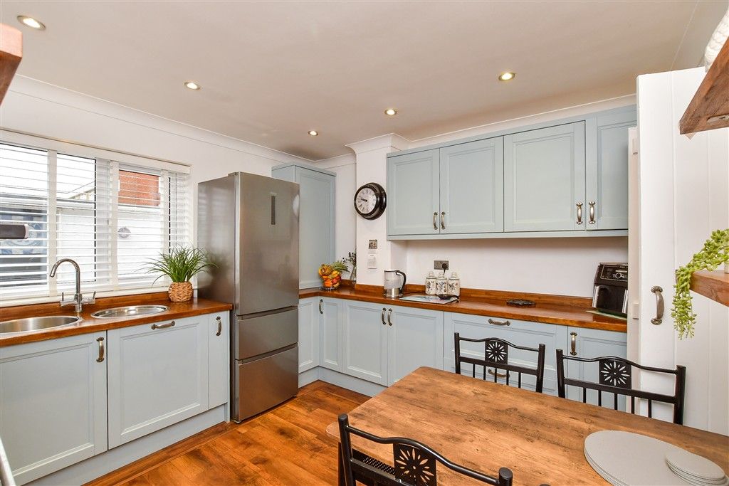 Property photo 3 of 14 Kitchen