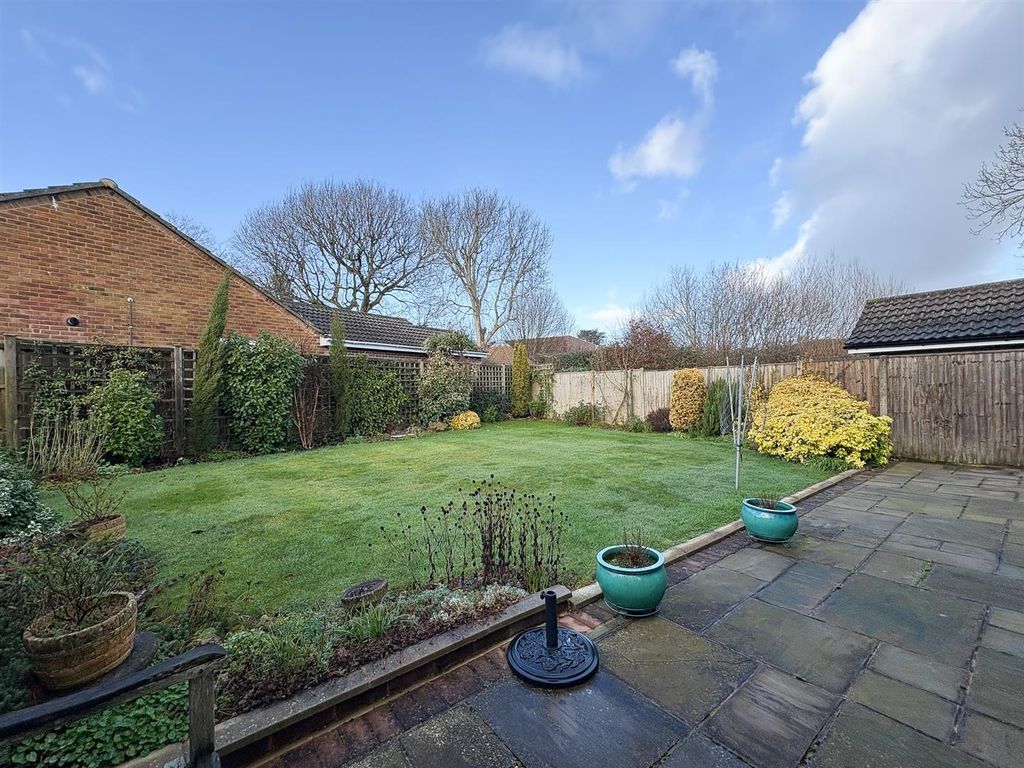 Property photo 2 of 16 Garden.Jpg