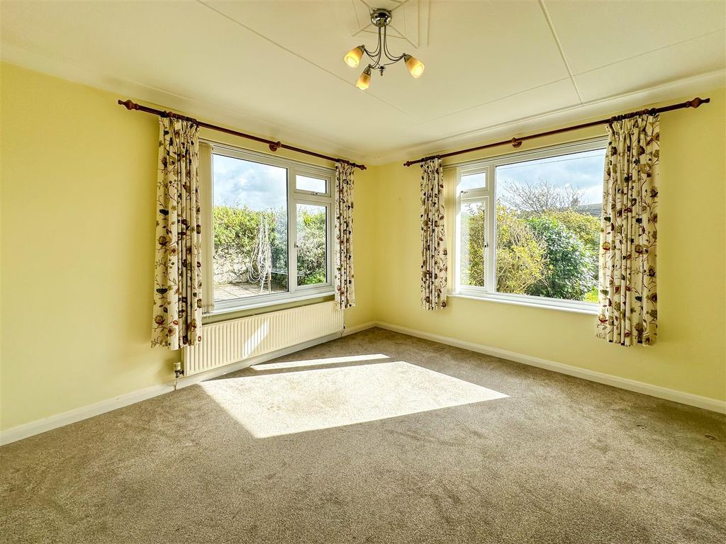 Property photo 2 of 26