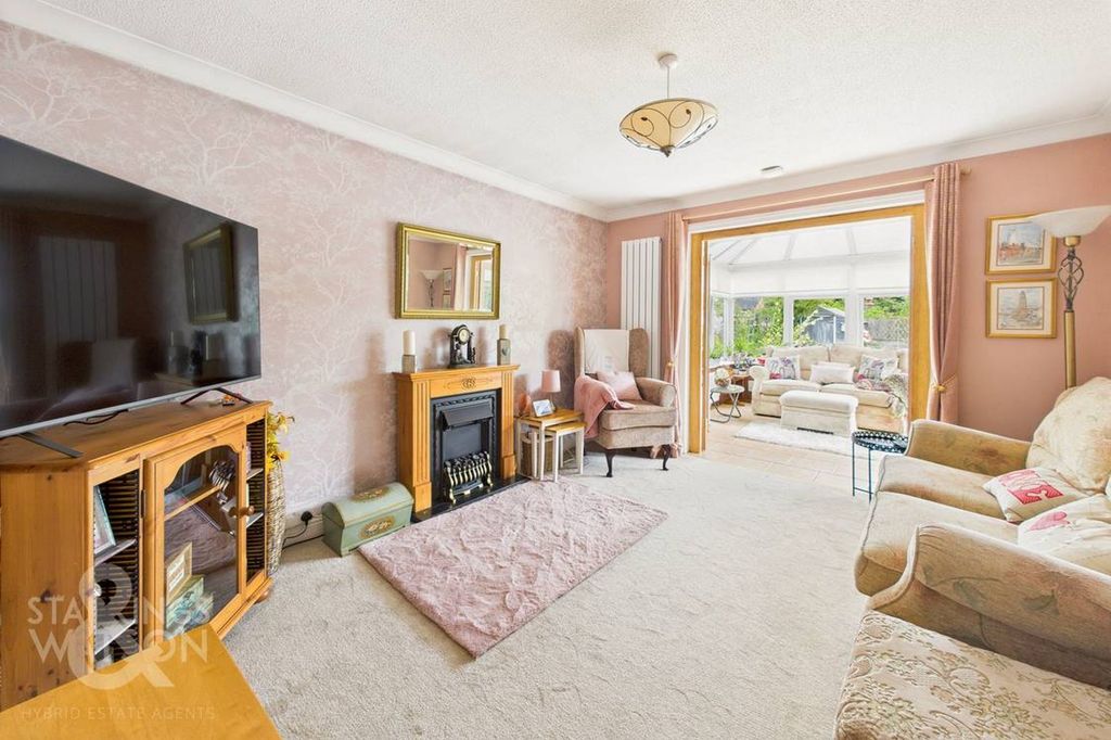 Property photo 2 of 27