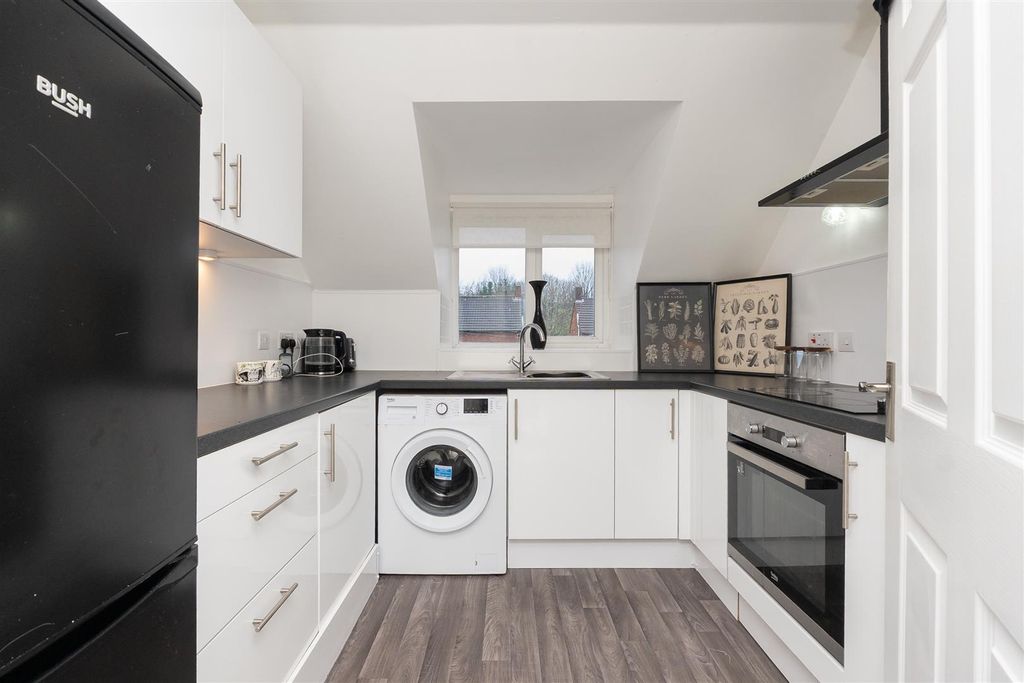 Property photo 3 of 11 Flat-5-23-Romney-Avenue-Bs7-9st-1.Jpg