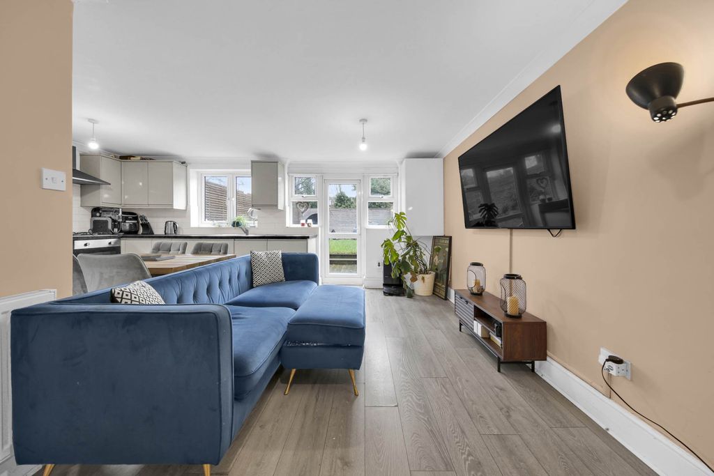 Property photo 3 of 17