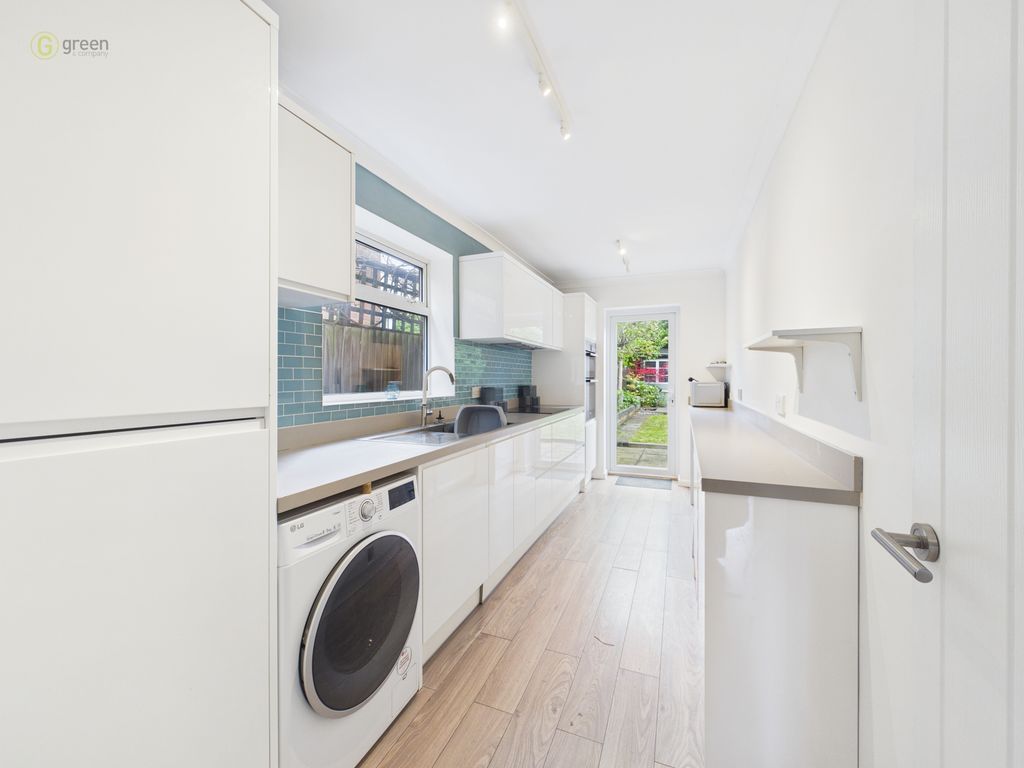 Property photo 2 of 27 Cam01698G0Pr0202Still005