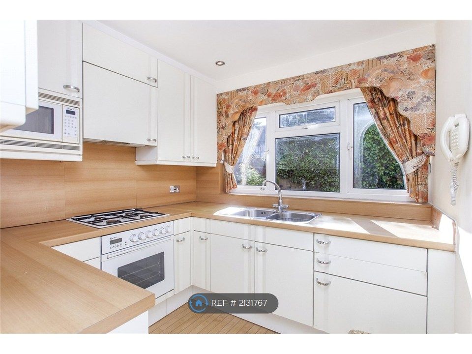 Property photo 2 of 9 Kitchen
