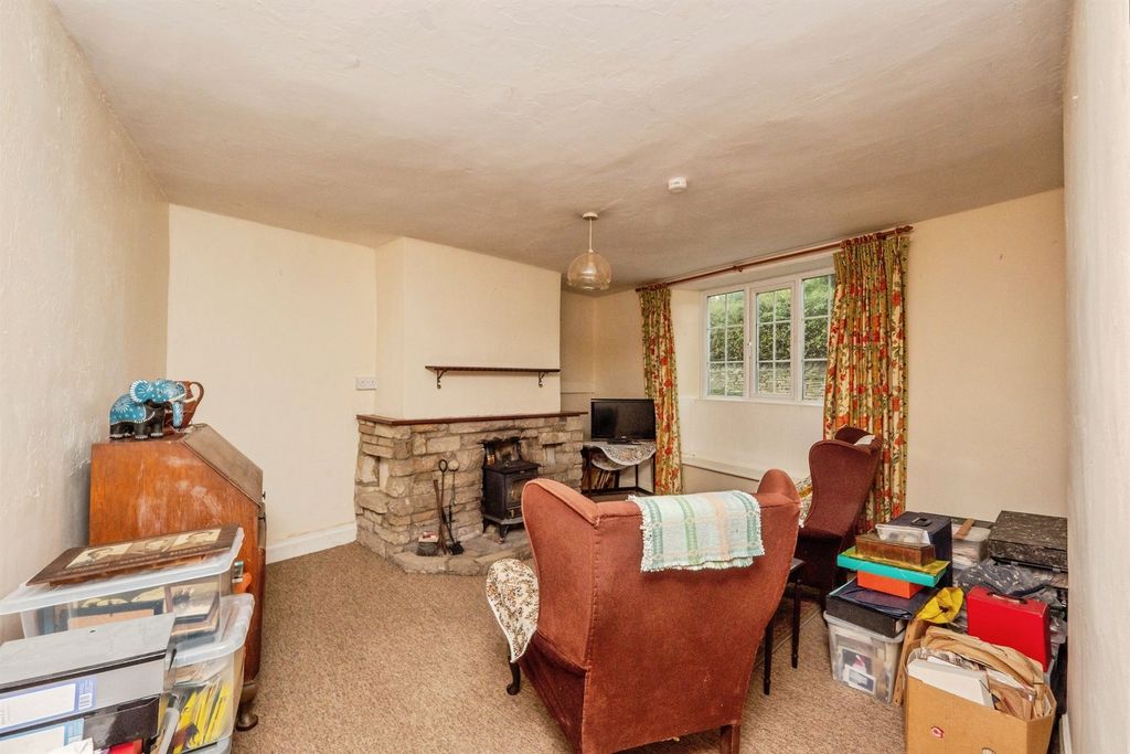 Property photo 3 of 27