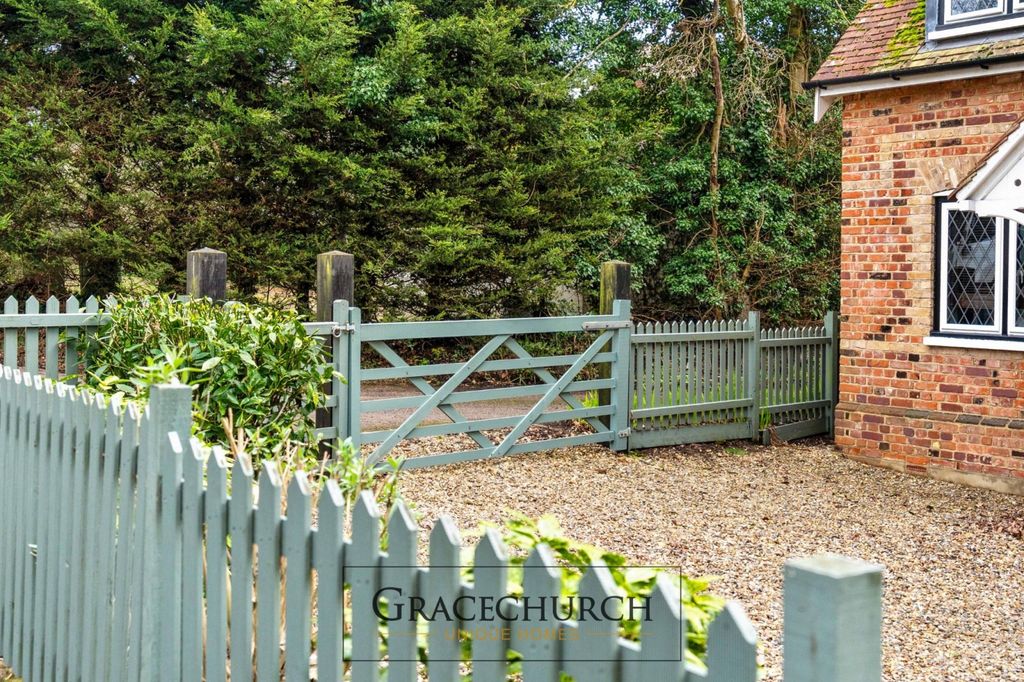 Property photo 2 of 31 Gallery