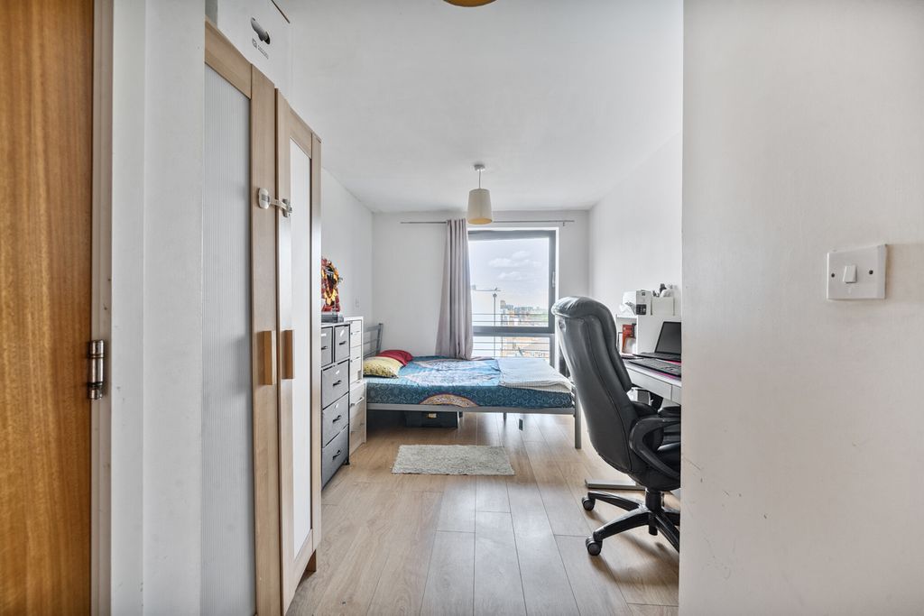 Property photo 1 of 18 1324296-7-6874d20...