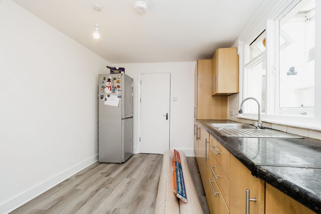 Property photo 2 of 11 A8714622-E726-ee11-9