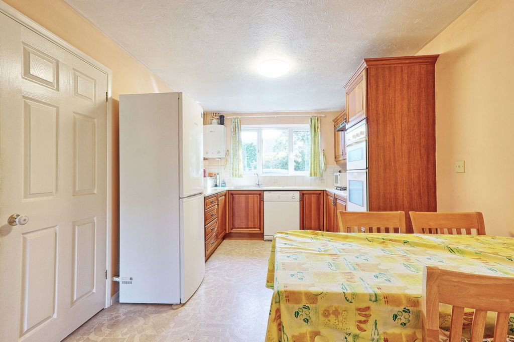 Property photo 3 of 27