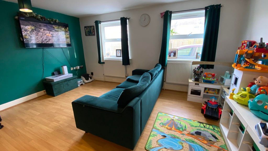 Property photo 3 of 11