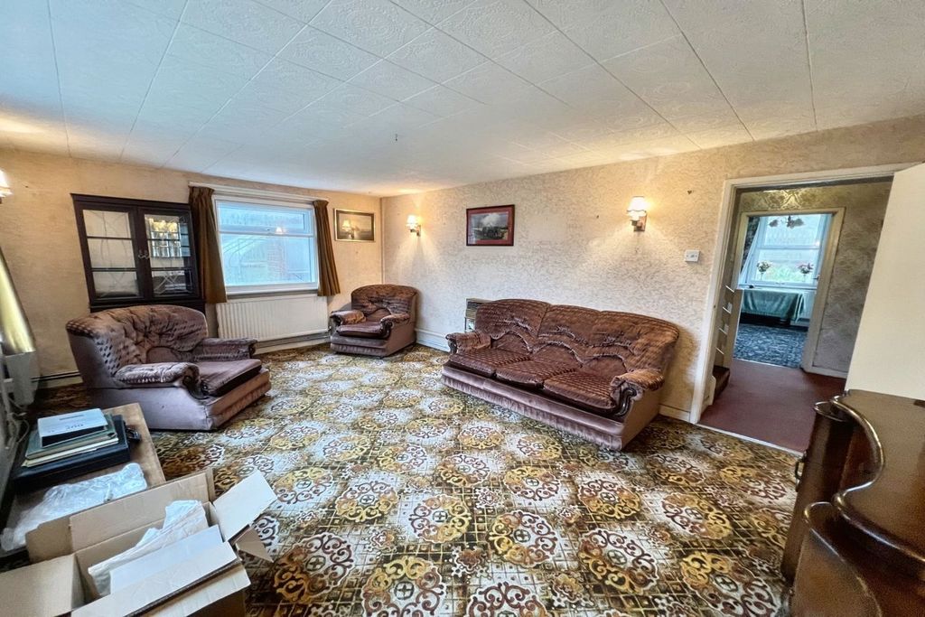 Property photo 2 of 25