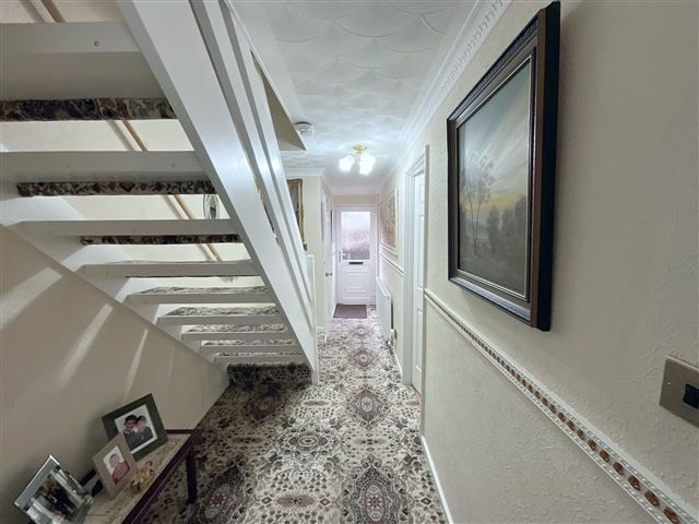 Property photo 2 of 21 Hallway