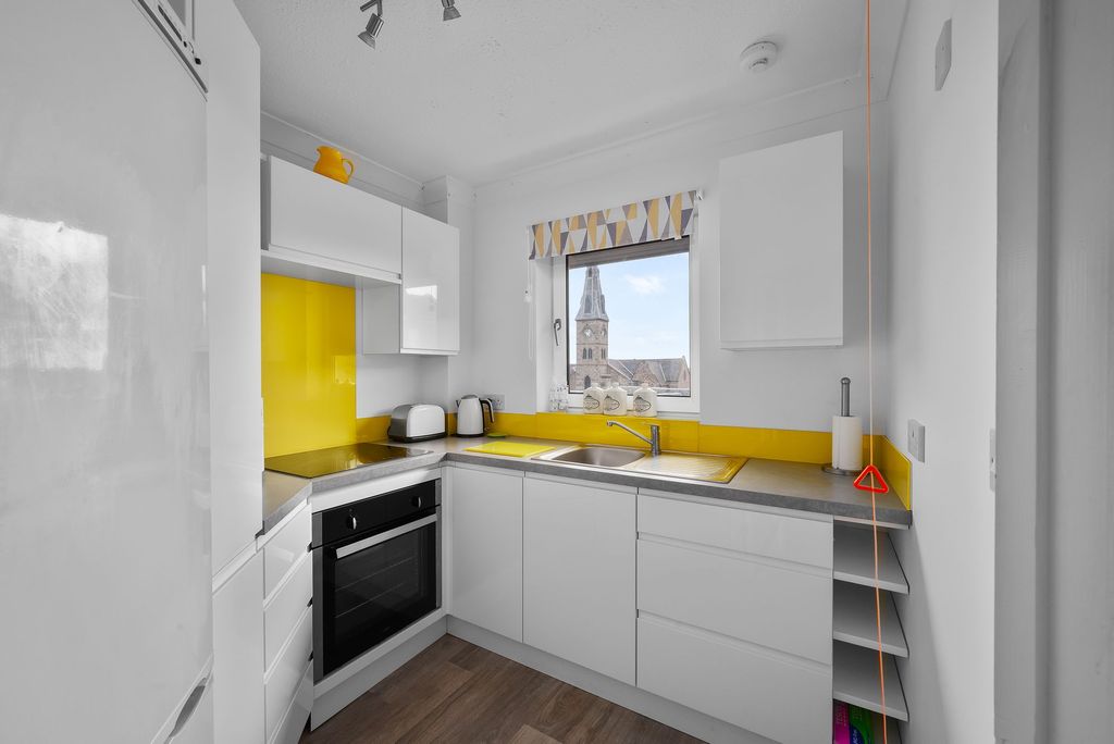 Property photo 3 of 13